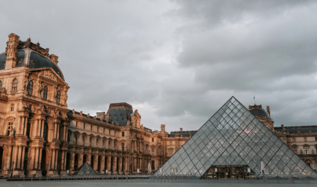 The Beautiful Louvre Museum in Paris
(Photo: Pexels.com)