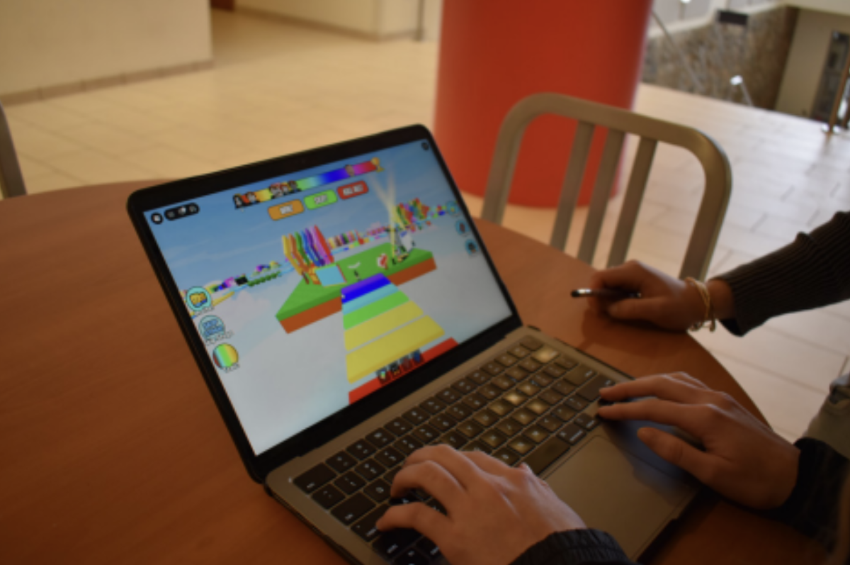 Students Gaming
